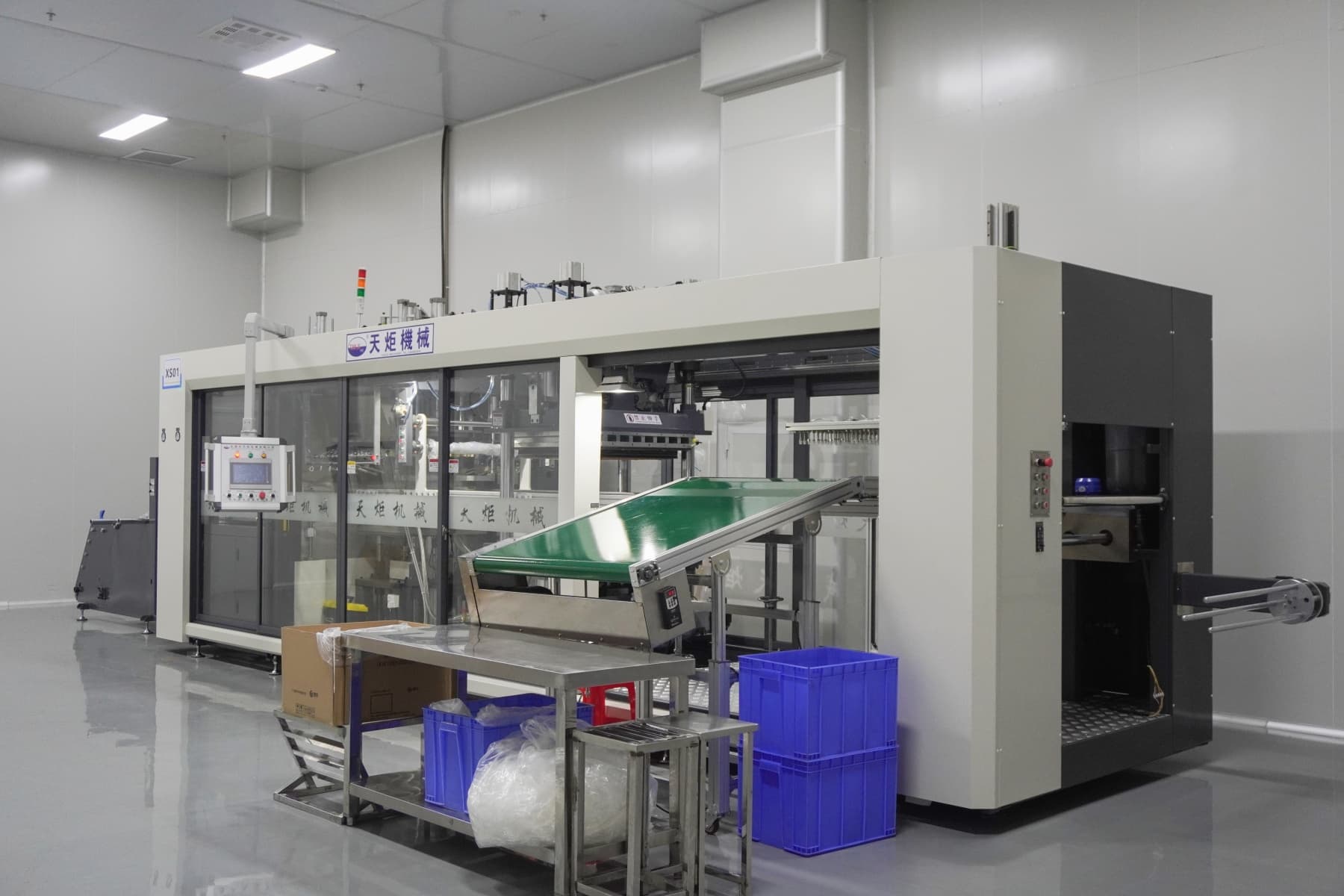 Vacuum Forming Machine